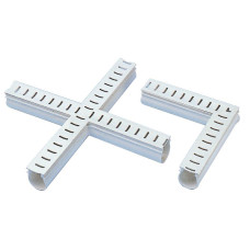 Угол 90 градусов к дренажному желобу